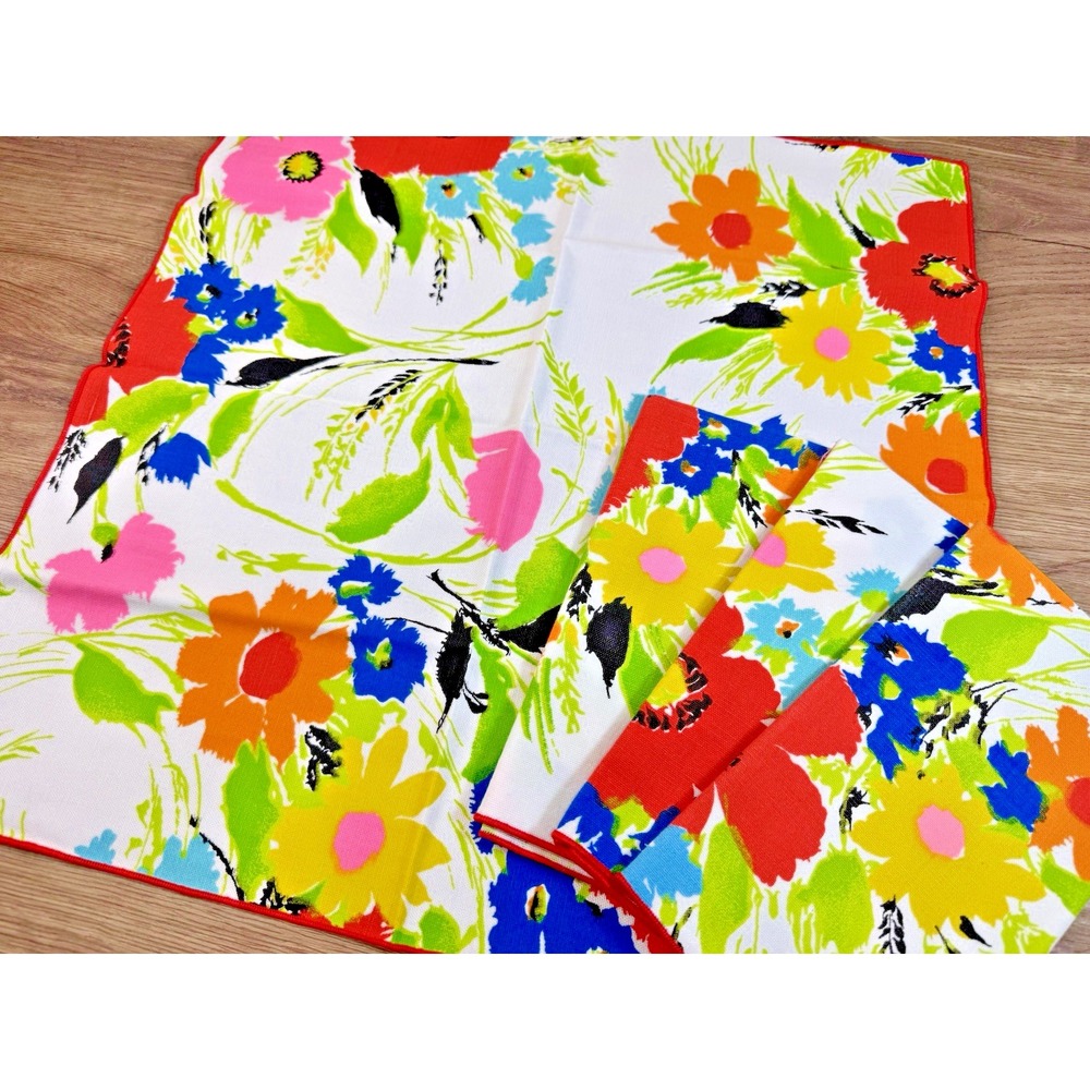 Vintage Floral Cloth Napkins Set of 4 Retro Bright Flowers Spring Tablescape NOS